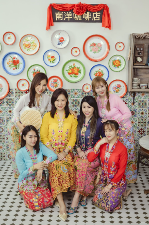 six peranakan women posing together