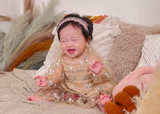 tinytodds baby smiling during studio portrait