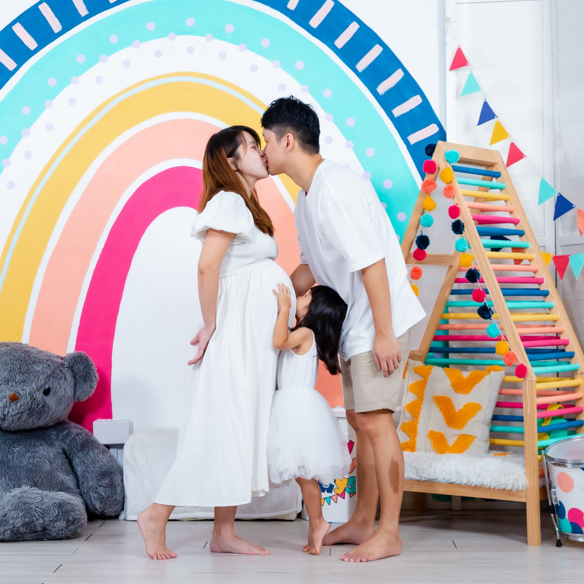 pregnant woman posing for maternity photography session