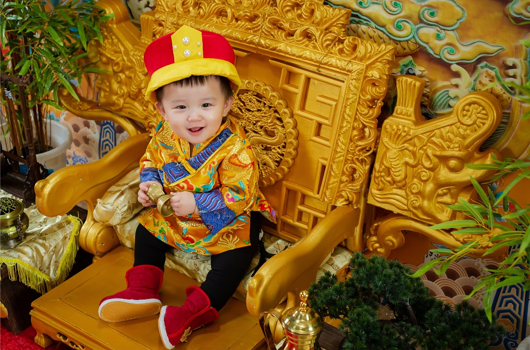 Little Emperor baby photoshoot creative setup