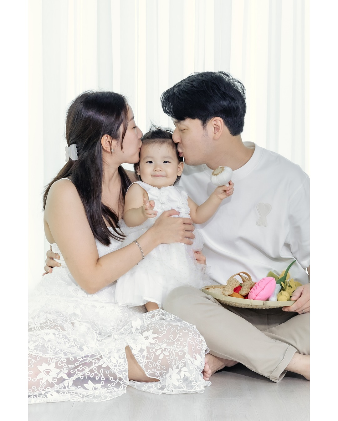 family photoshoot togetherness