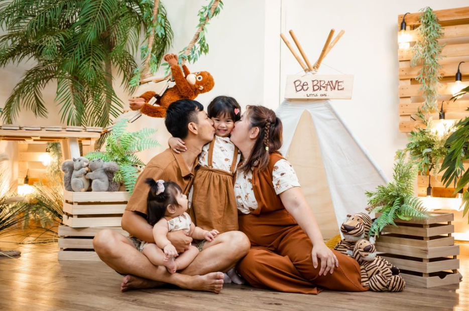 A family of four photoshoot