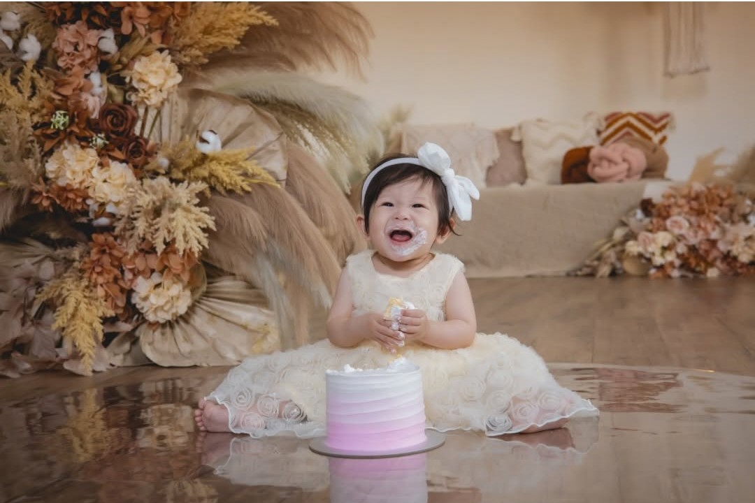 The Psychology Behind Cake Smash Photoshoot — Why Babies Thrive When They’re Allowed to Play