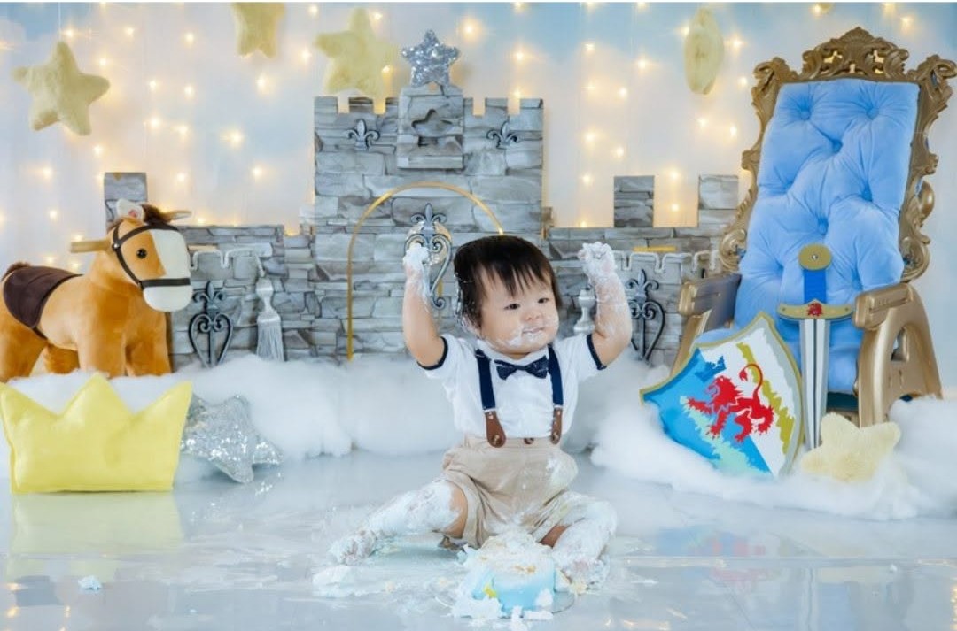 What Happens During a Cake Smash Photoshoot